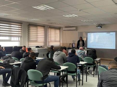 طلاب من الثانوية "الشاملة" في ام الفحم يشاركون في احدى فعاليات المؤتمر العالمي للمناخ في شرم الشيخ